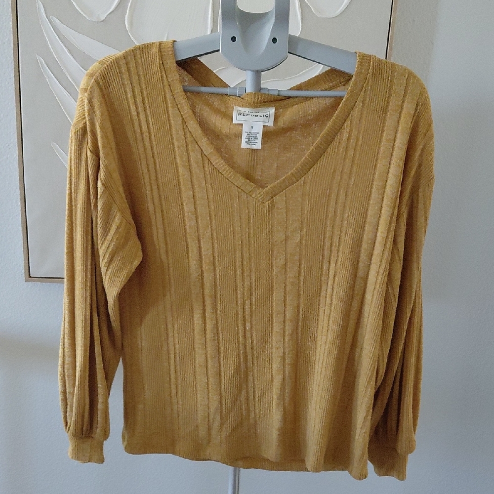 Weatherproof Women's V-Neck Sweater in Mustard